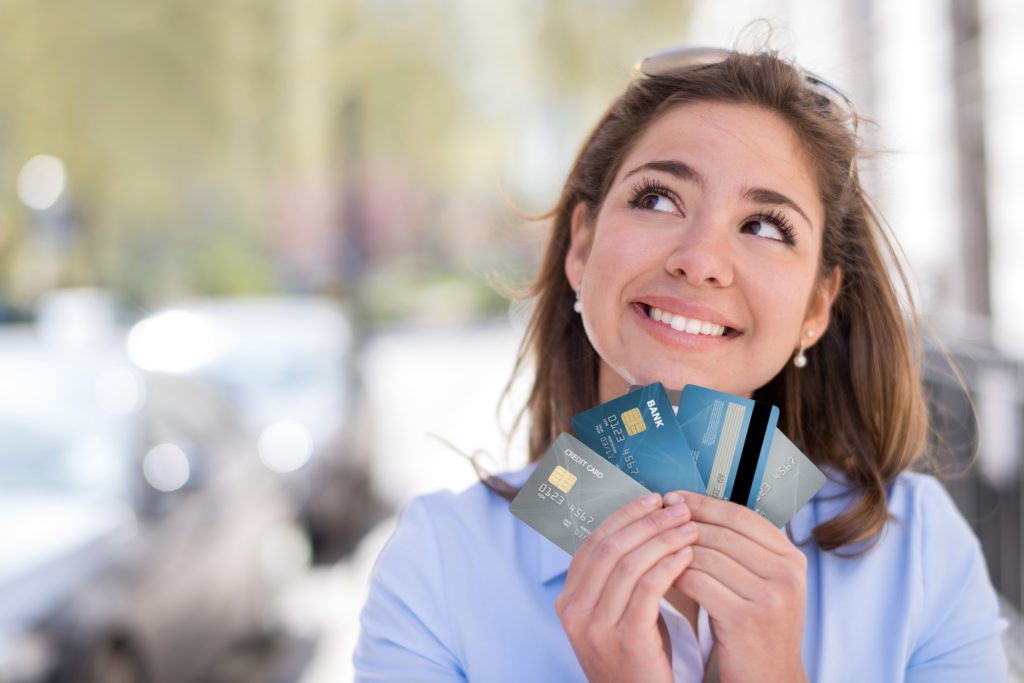 「共通ポイントカード」と「独自ポイントカード」選ぶならどっち? 日本カード株式会社